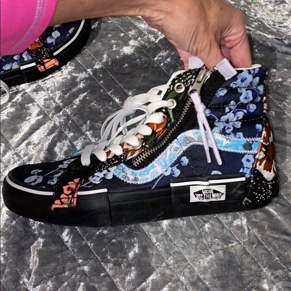 Vans Shoes - NEW Vans Floral High Tops Floral Zip Sneakers RARE